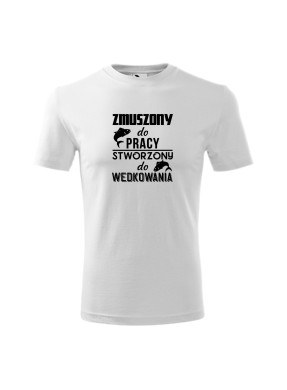 Koszulka męska z nadrukiem:
"STWORZONY DO WĘDKOWANIA ZMUSZONY DO PRACY"